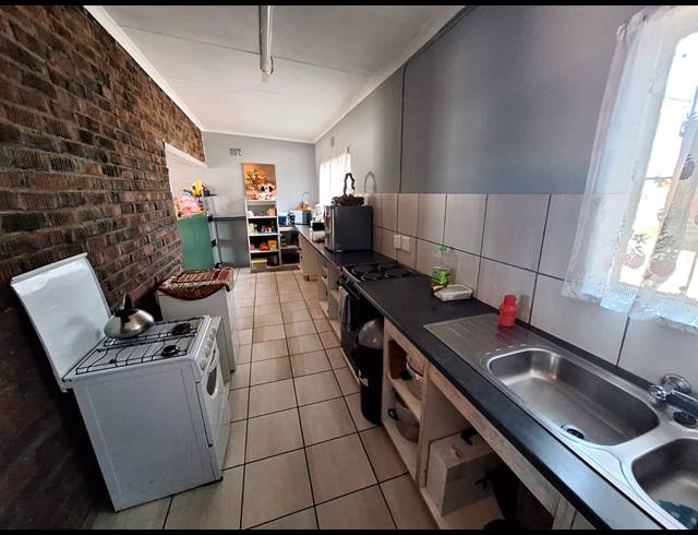 2 BEDROOM HOUSE FOR SALE IN VANDERBIJLPARK SE 1